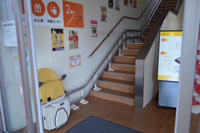 酒田米菓のカフェ・デ・オラ（Cafe de ola）の階段