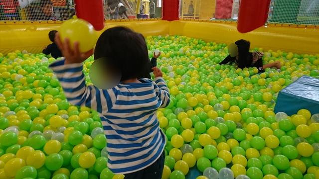 べにっこひろばのボールプールの様子