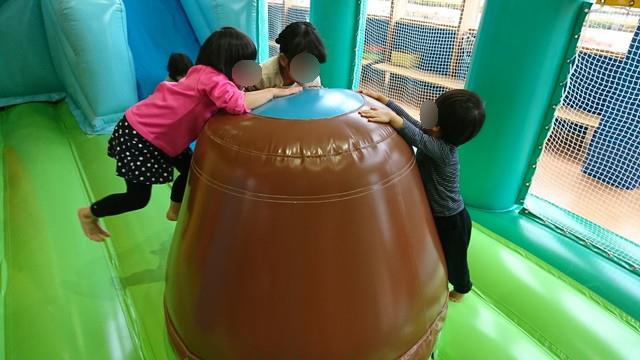 べにっこひろばのふわふわエリアノなかの様子1