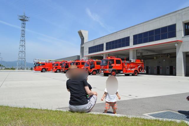 防災センターで消防車が勢ぞろい