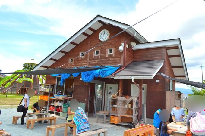 あそびあランド-休憩所の外観