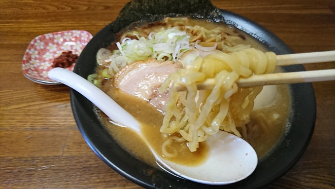 ラーメンたまや_麺