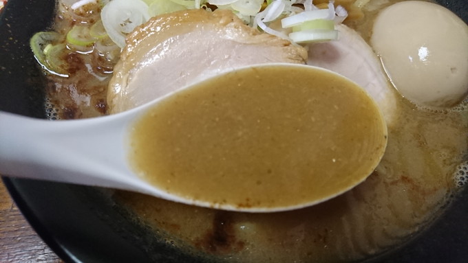 ラーメンたまや_スープ