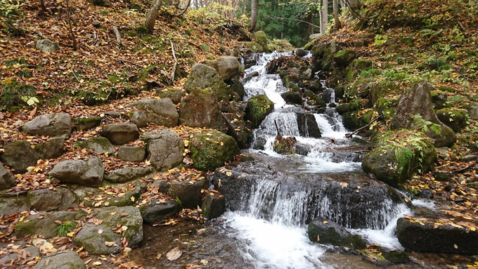 蔵王の鴫の谷地沼の紅葉_横倉瀧瀧2