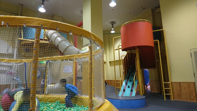 やまぎんこども館ちびっこゴムやま２階からの様子1