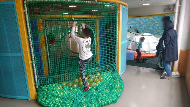 やまぎんこども館3階かんじるめいろ5