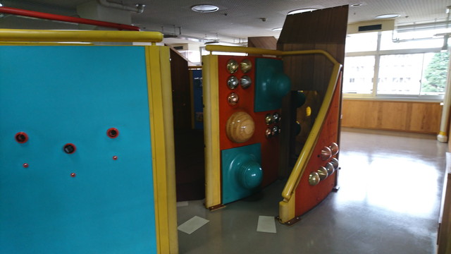 やまぎんこども館3階かんじるめいろ4