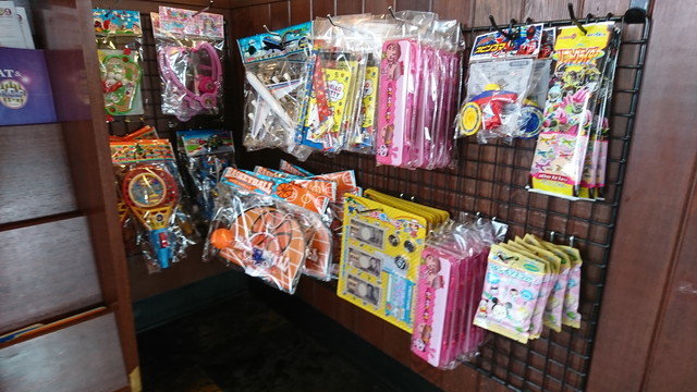 とんかつとん八でもらえるこどものおもちゃの写真