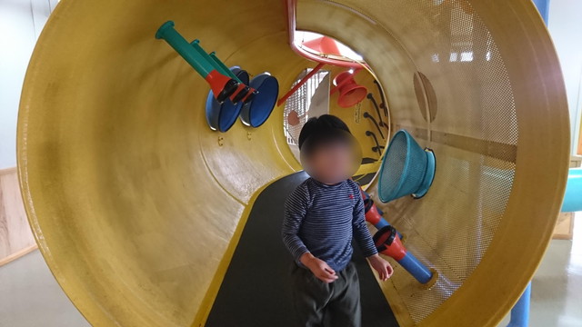 やまぎんこども館2階のわいわいトンネル3