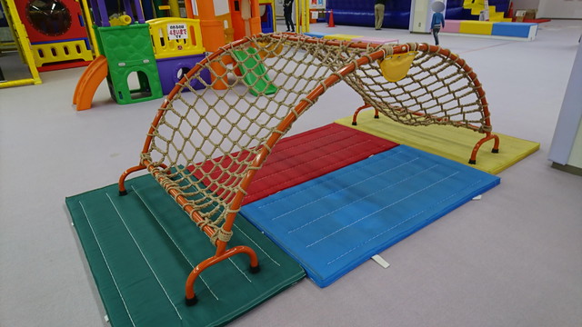 新庄市わらすこひろば遊びのひろばのアーチ