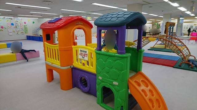 新庄市わらすこひろば遊びのひろばのミニすべり台