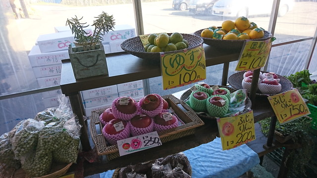 高橋フルーツランドの直売店の様子1