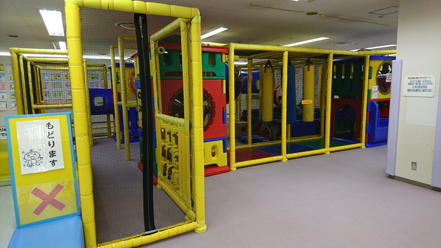 新庄市わらすこひろば遊びのひろばの大型遊具0