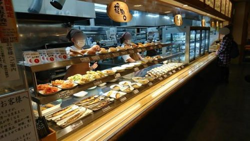 南四番町食堂_カウンターの様子