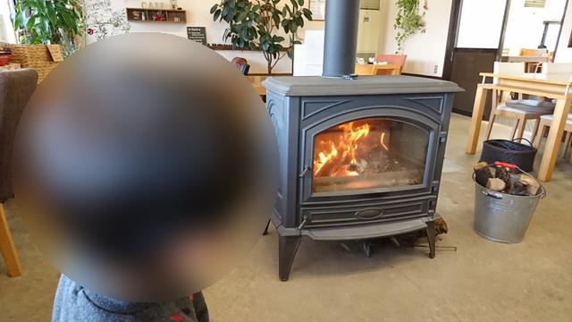 ハタケカフェ(HATAKE CAFE)の薪ストーブ
