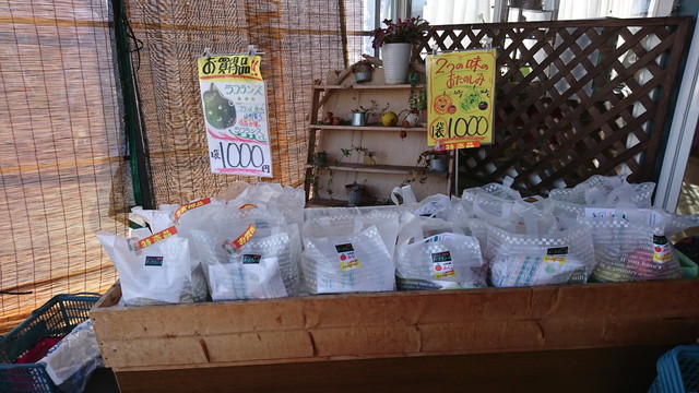 高橋フルーツランドの直売店の様子4