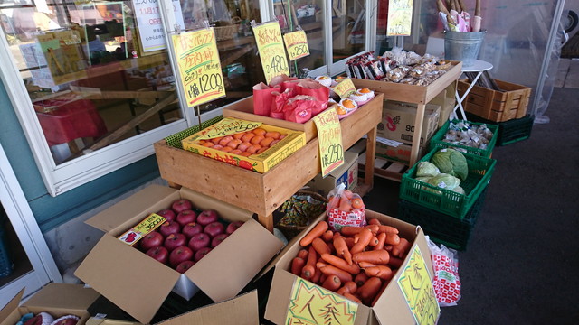 高橋フルーツランドの直売店の様子2