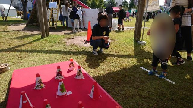 やまがた馬まつりの輪投げに息子がチャレンジ