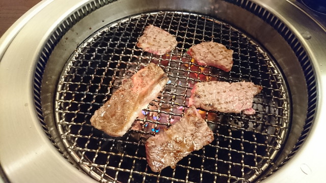 焼肉専科牛力のカルビとロース2