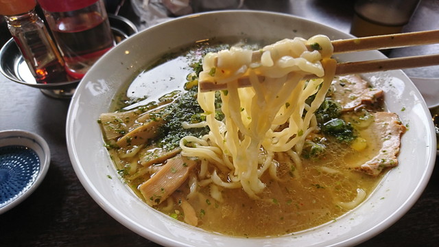 金ちゃんラーメン高堂店の辛みそラーメンの麺