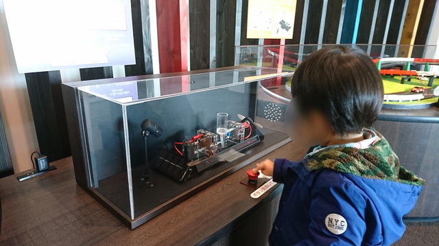 産業科学博物館2Fの燃料電池実験1