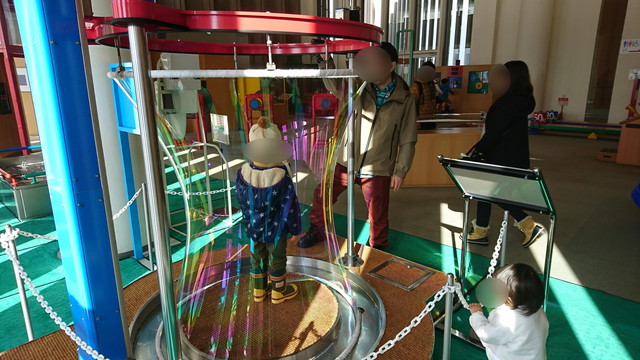 産業科学博物館4Fのジャンボシャボン玉コーナー