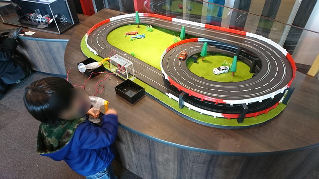 産業科学博物館2Fの自家発電自動車