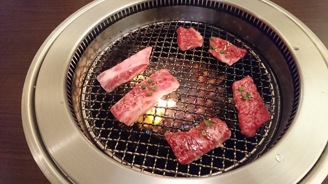 焼肉専科牛力のカルビとロース1