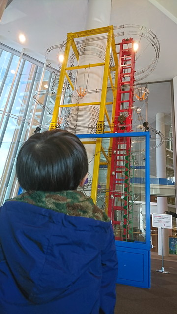 産業科学博物館2Fのボールサーカス1