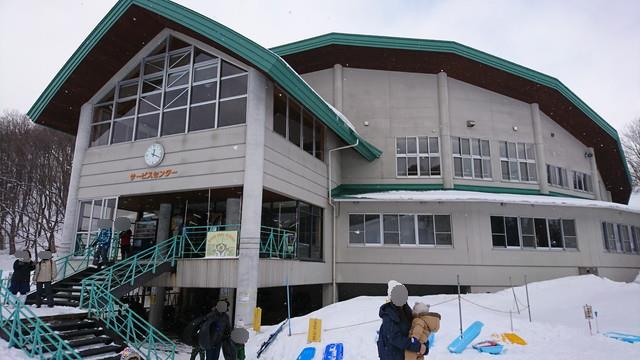 少年自然の家でチューブすべり-サービスセンター