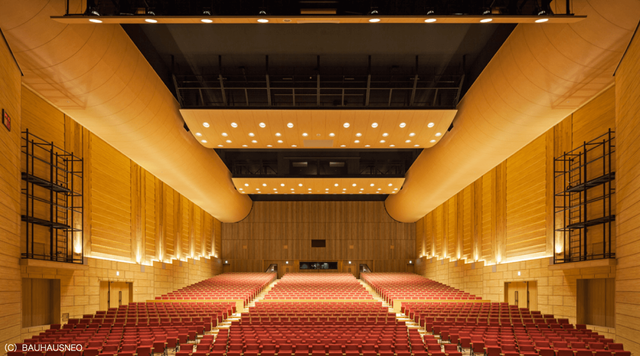 シェルターなんようの大ホールの写真