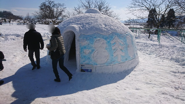 やまがた雪フェスティバルスノーランドのかまくら1