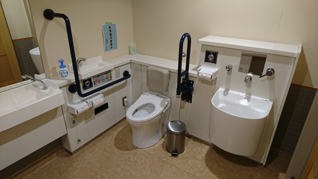 シェルターなんようホール（南陽市文化会館）の多目的トイレ1