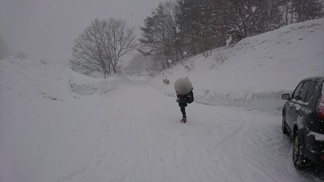 少年自然の家でチューブすべり-ゲレンデまでの道のり