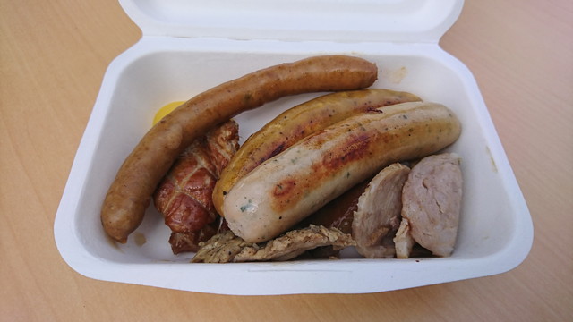 guraでソーセージを食べる