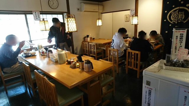 らーめんぬーぼう三代目-テーブル席の様子
