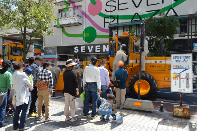 はたらく車大集合-除雪ブルドーザ