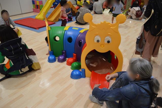 めんごりあ-０～２さいあそびば-トンネル