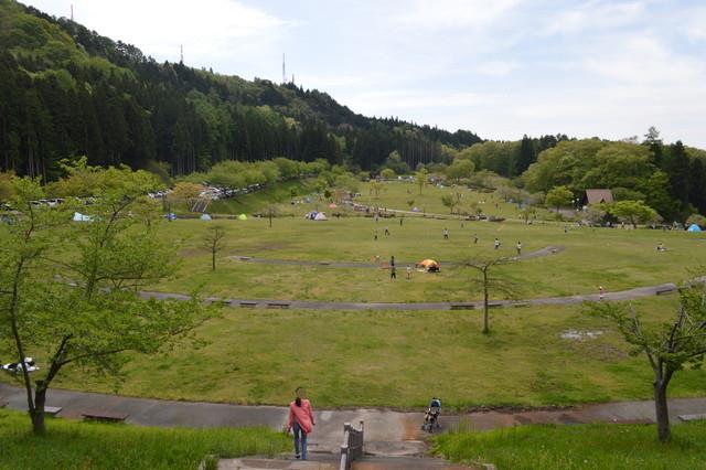 西蔵王公園-芝生広場-全景