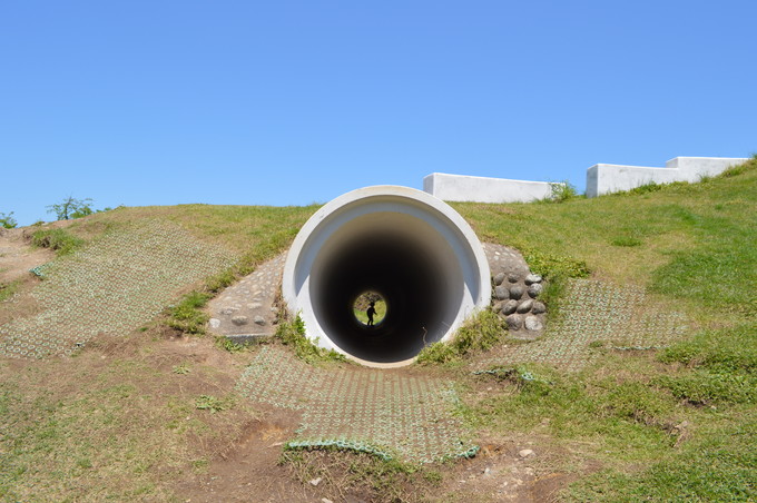 最上川ふるさと総合公園-わんぱく広場の丘のどかんトンネル