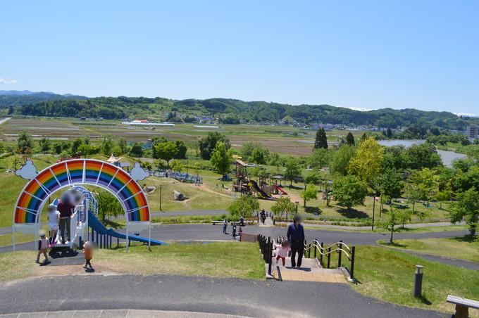 最上川ふるさと総合公園-虹の丘の頂上からの景色2