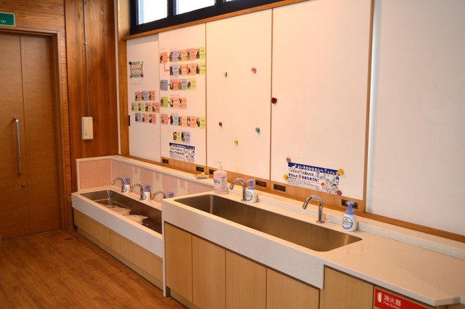 八木山動物園-ふれあいの丘-うさぎルームの手洗い場