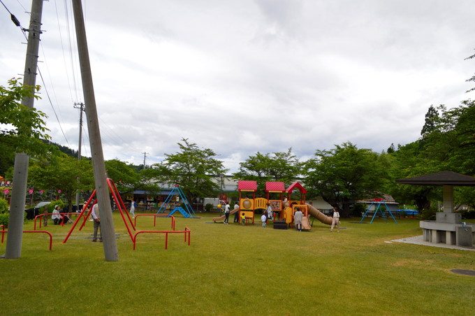 東沢バラ公園-遊具広場