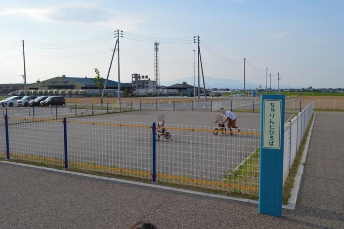 べにっこひろば-屋外-①ちゃりんじ広場