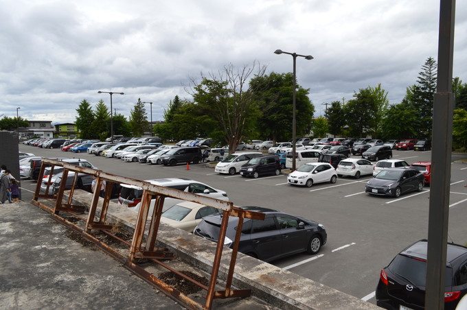 東沢バラ公園-シャトルバス駐車場