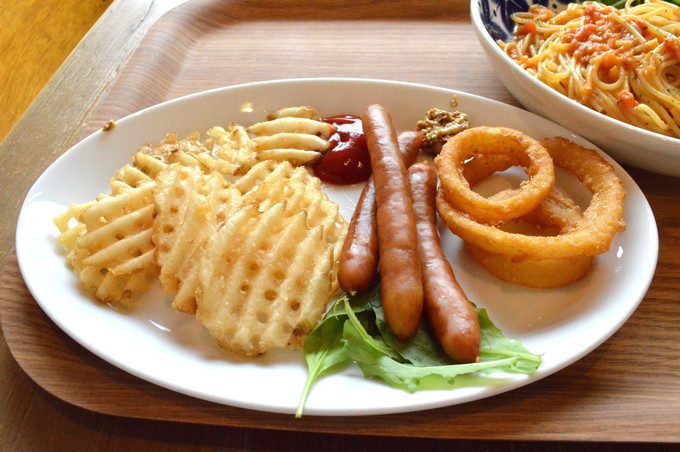 八木山動物園-ふれあいの丘-グーグーテラス-ソーセージと２種フライ