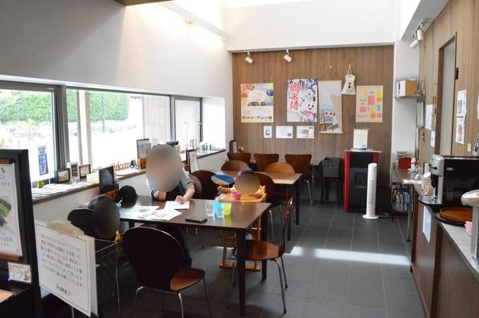 餅の星野屋-店内の様子-テーブル席