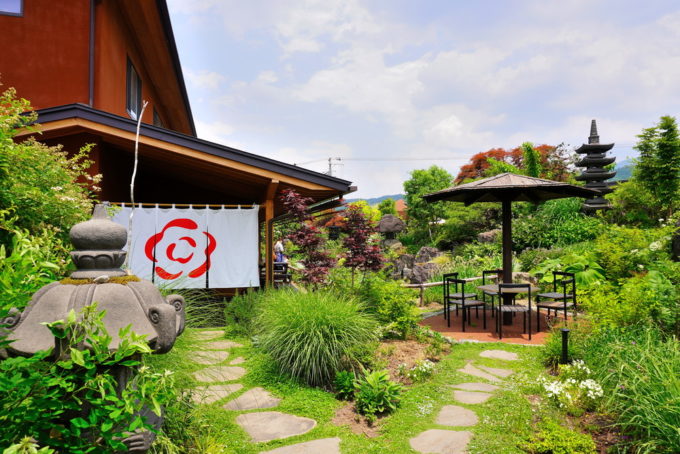 庭園喫茶錦-入り口からの様子