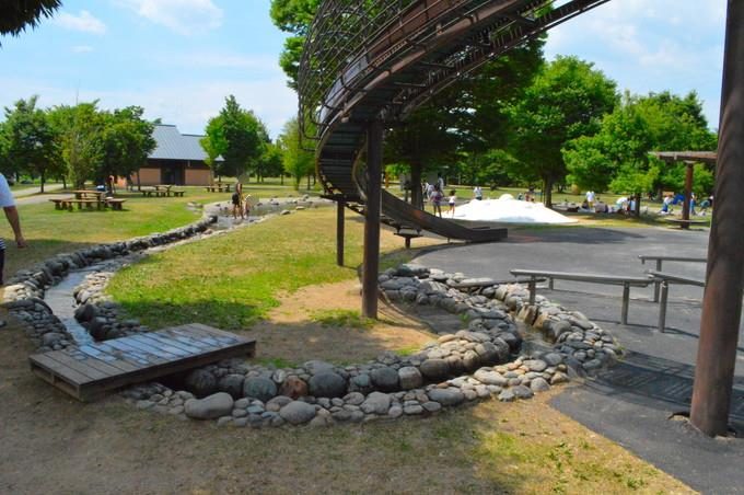 西公園-遊びの森-じゃぶじゃぶ池-小川2