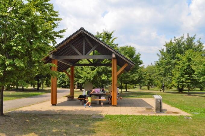 西公園-遊びの森-あずまや